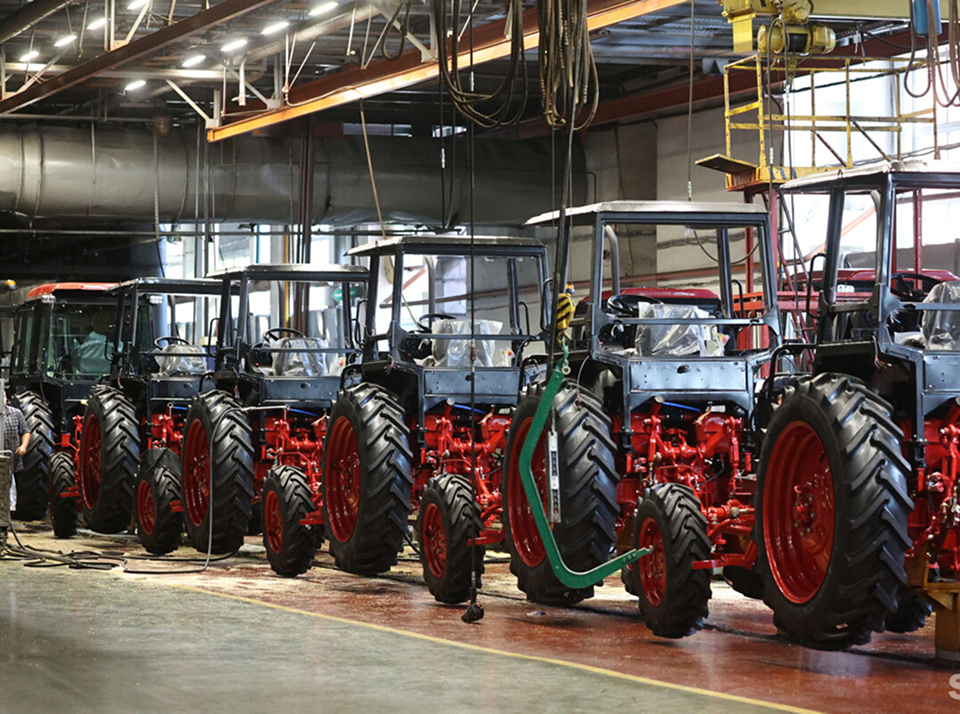 Насколько сложно управлять трактором