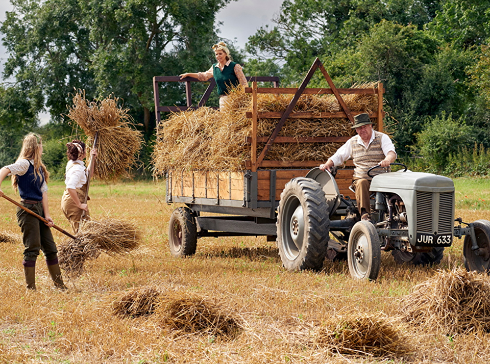 Когда не нужны права на мини-трактор