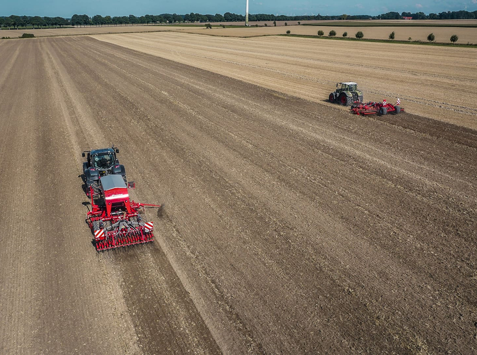 Суть и задачи прикатывания почвы