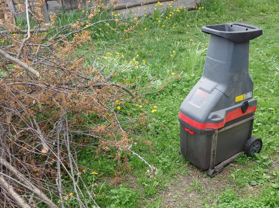 Какие садовые измельчители бывают