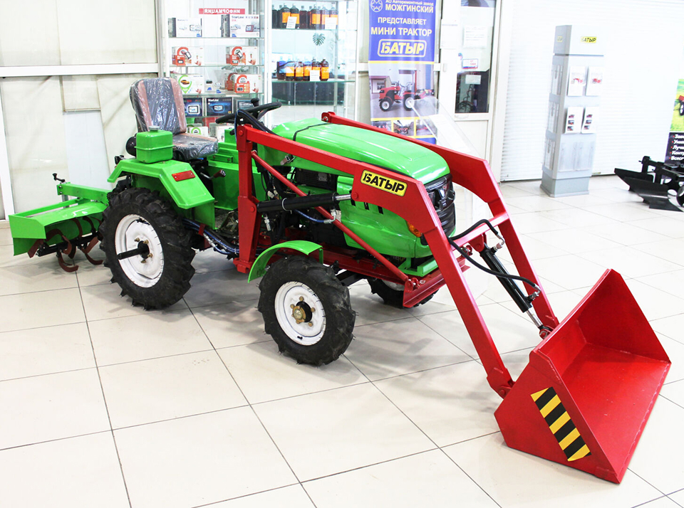 Особенности управления мини-трактором с фронтальным погрузчиком