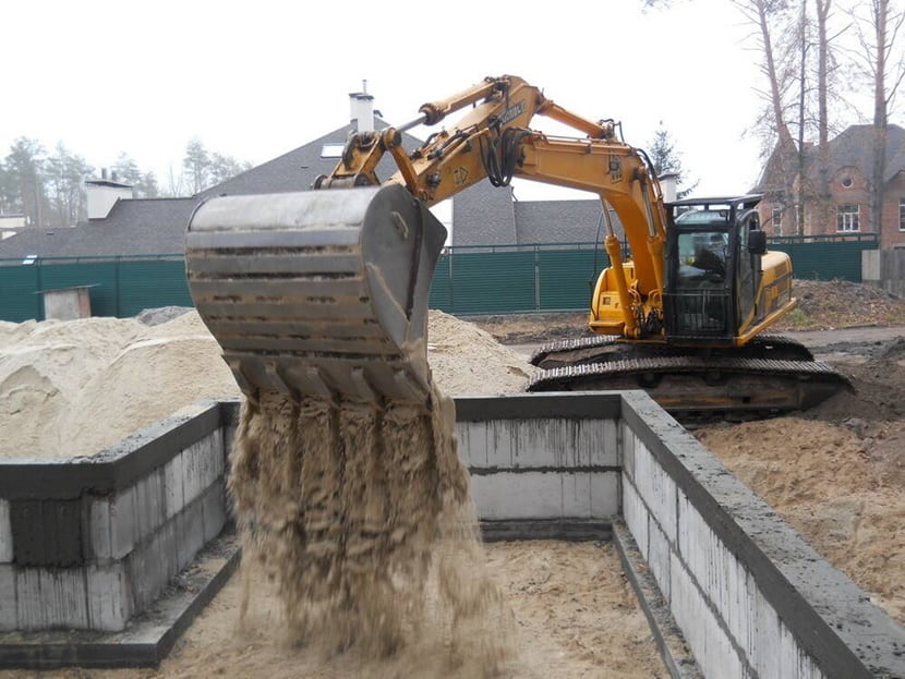 чем засыпать пазухи котлована