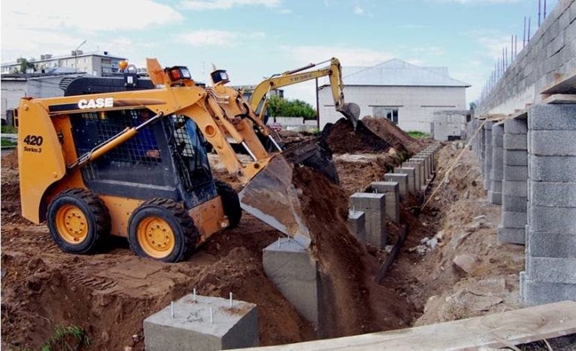 необходимая техника для засыпки пазух котлована